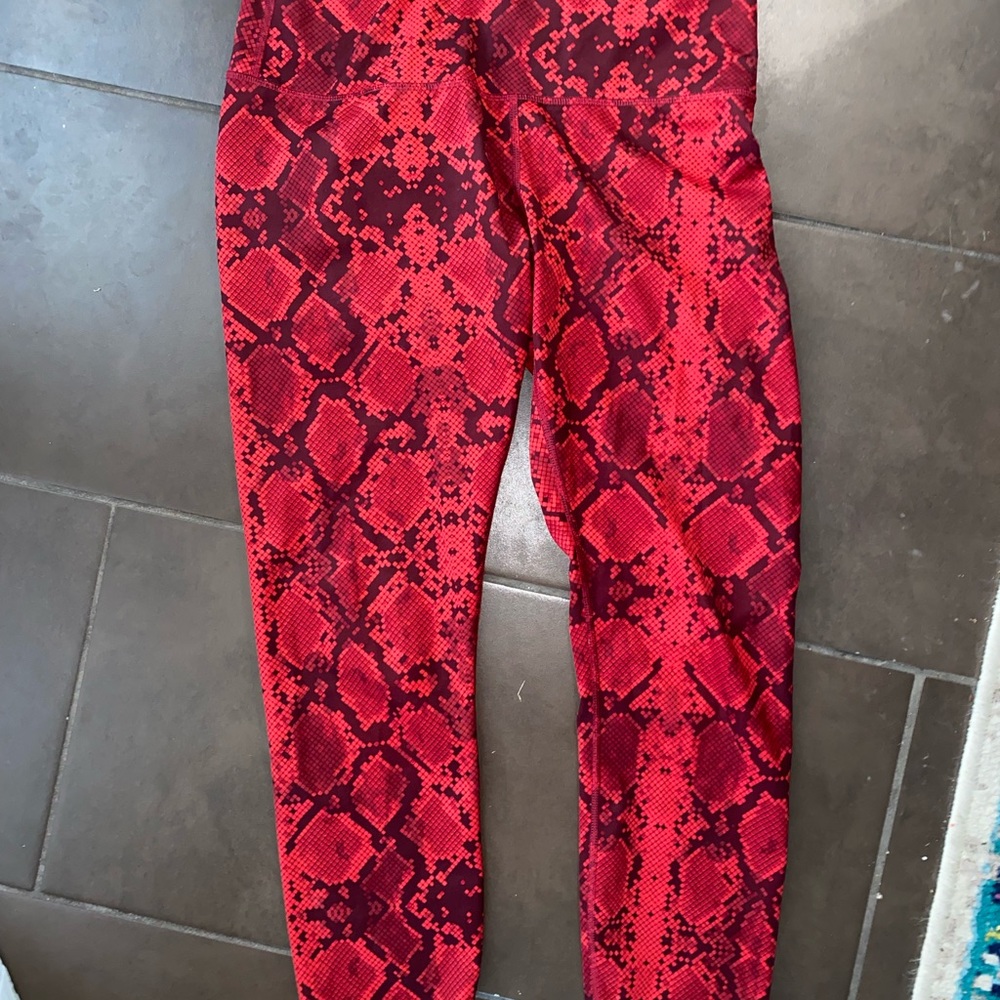 LULULEMON leggings size 10 cropped